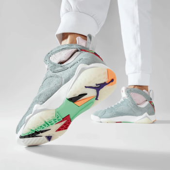 Фото Чоловічі кросівки Nike AIR JORDAN 7 RETRO SE CT8528-002