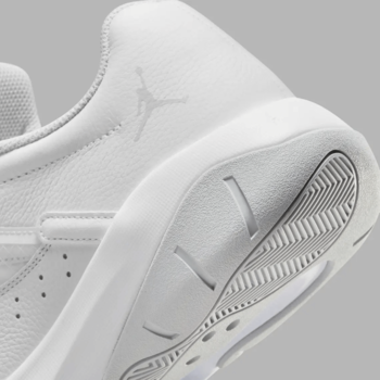 Фото Чоловічі кросівки Nike AIR JORDAN 11 CMFT LOW CW0784-101