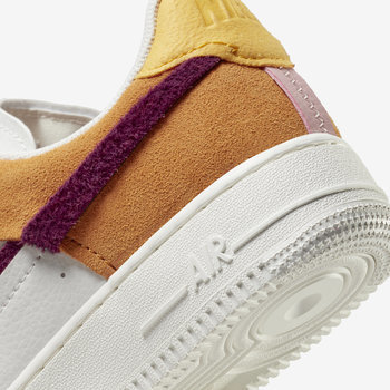 Фото Кросівки жіночі Nike Air Force 1 Lxx (DQ0858-100)